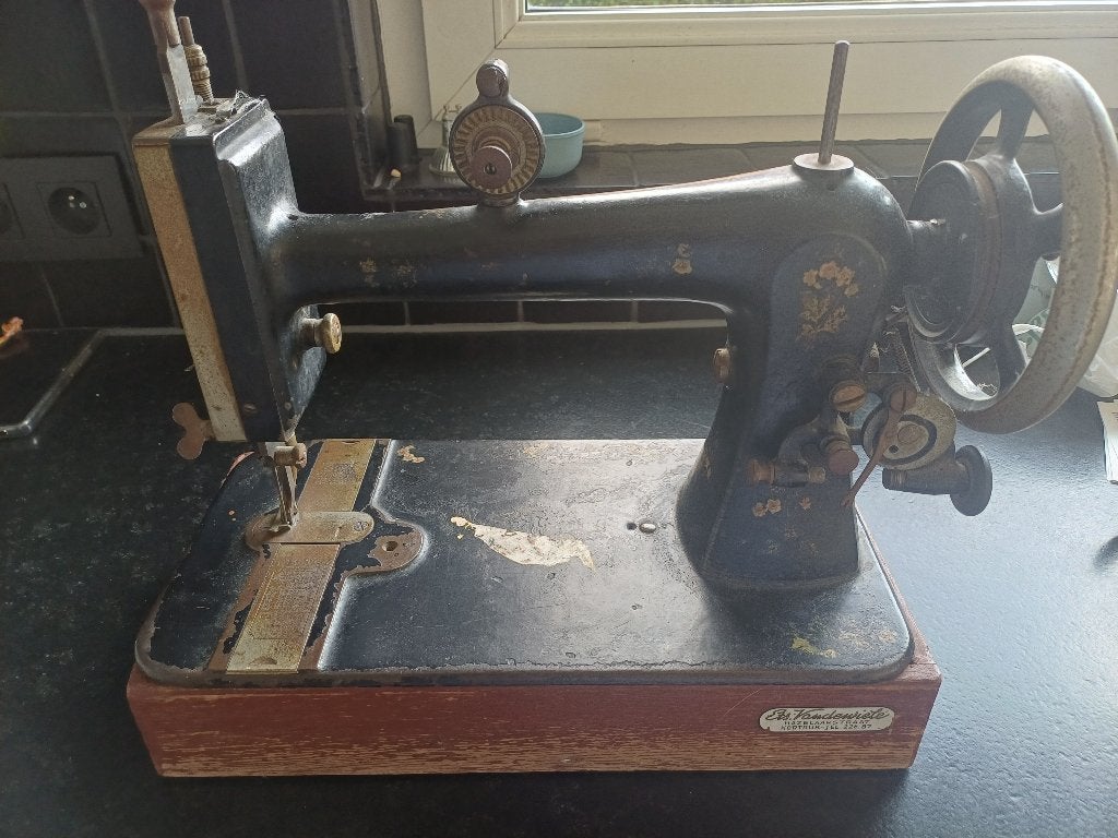 Naaimachine periode 1895, Hobby en Vrije tijd, Naaimachines en Toebehoren, Ophalen, Gebruikt, Naaimachine, Overige merken