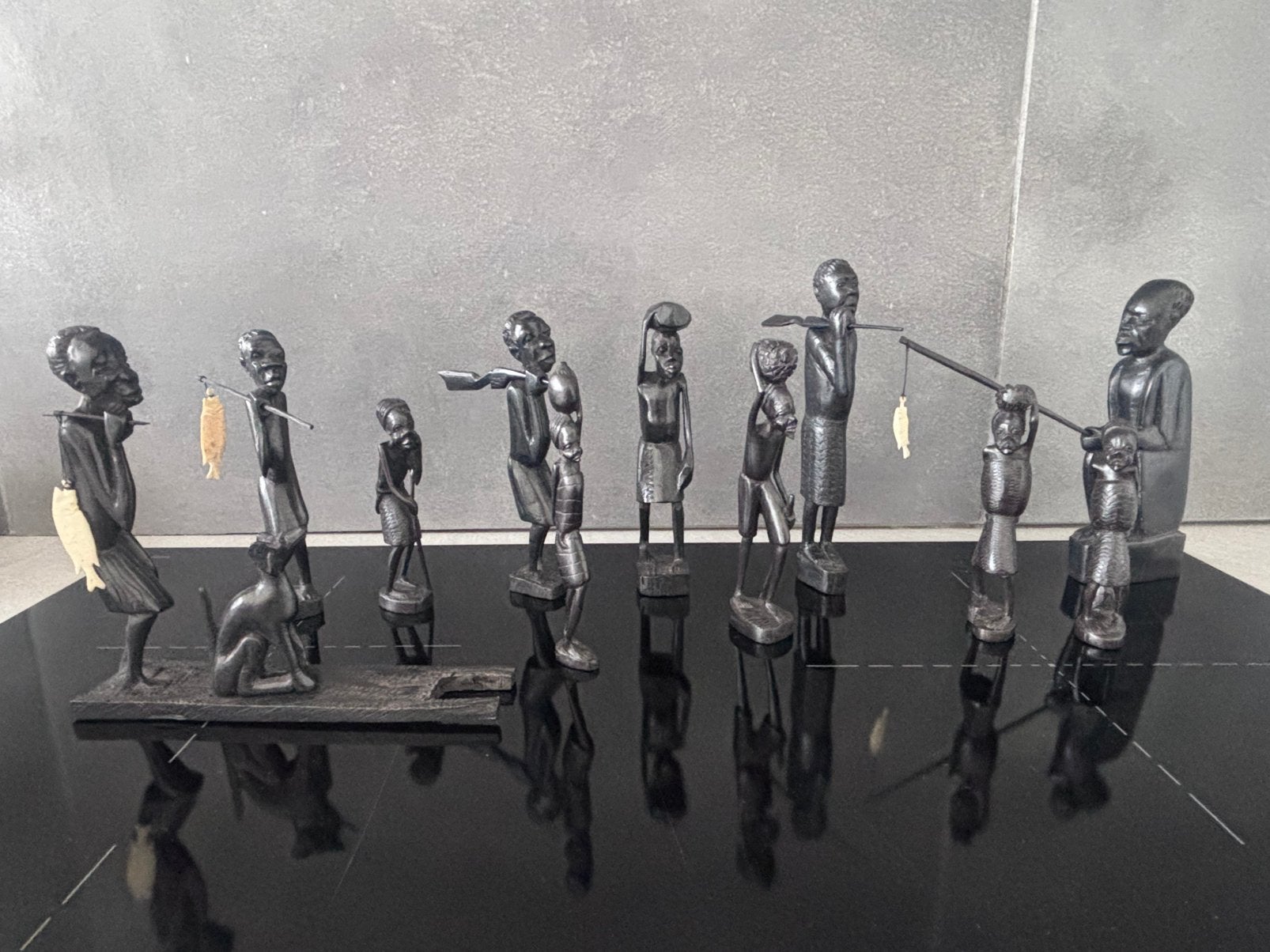 Superbe ensemble de figurines africaines en bois sculpté, Enlèvement, Comme neuf, Humain