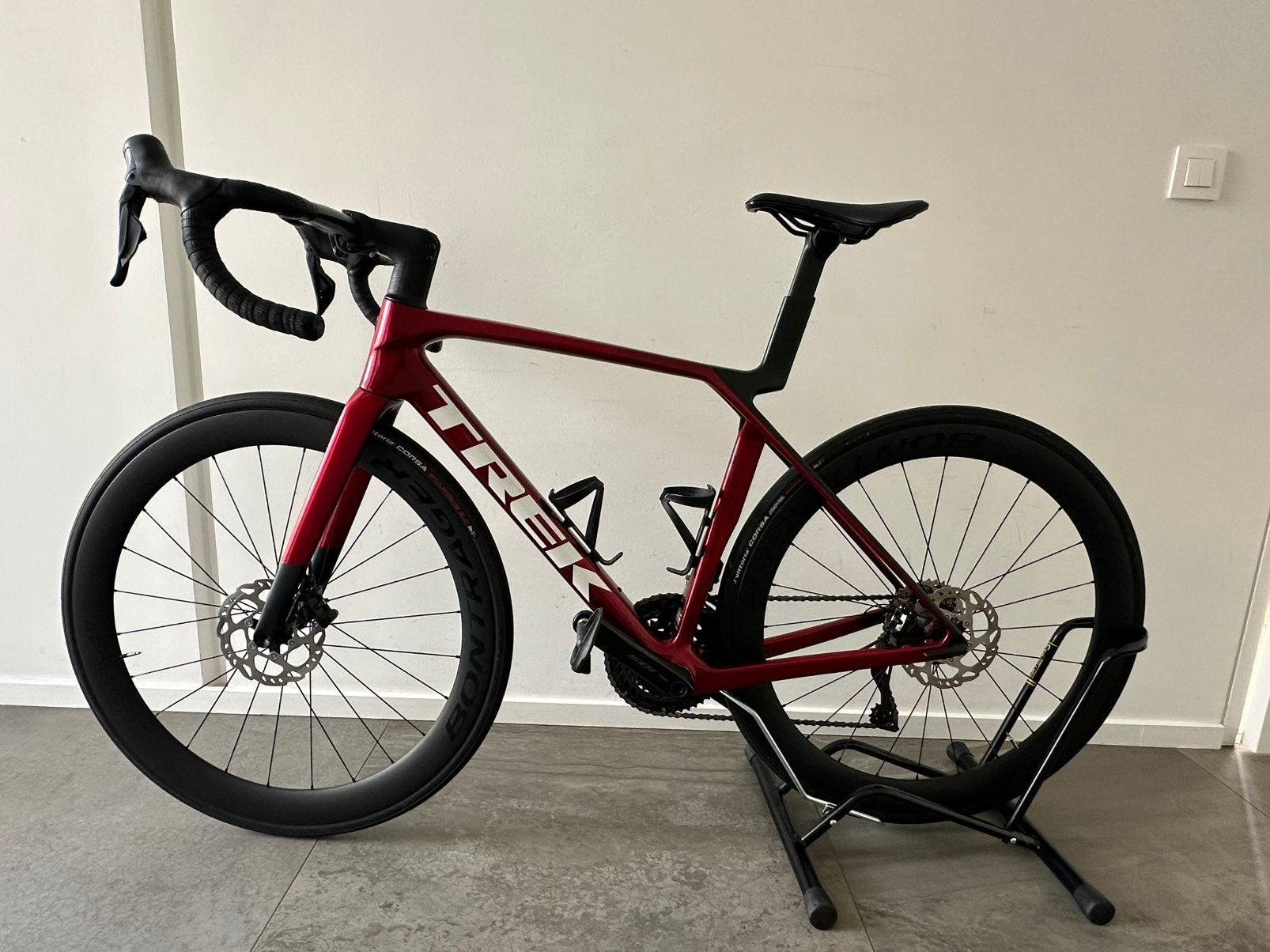 Koersfiets bordeaux merk TREK Madone SL 6 M, Enlèvement, Comme neuf, Autres types