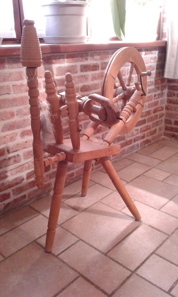 oude spinnenwiel en of karrewiel, Enlèvement