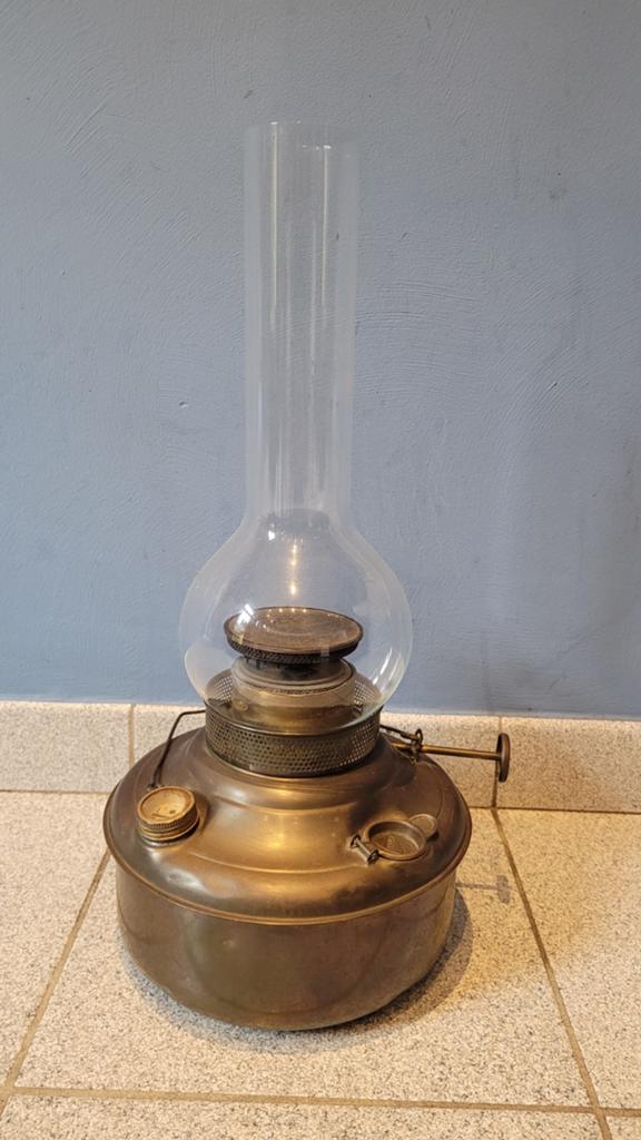 Titel: Antieke Messing Petroleumlamp - Glas D, Ophalen
