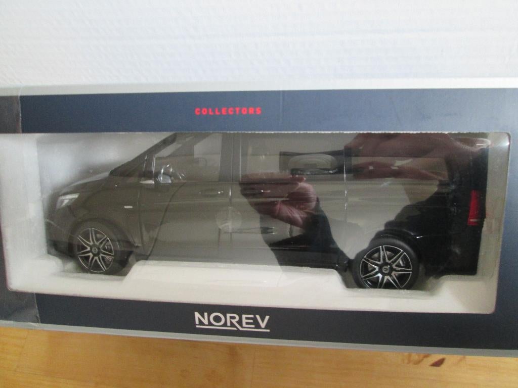 Norev Mercedes-Benz V-Klasse AMG-Line schwarz 1:18, Ophalen of Verzenden, Zo goed als nieuw, Auto, Norev