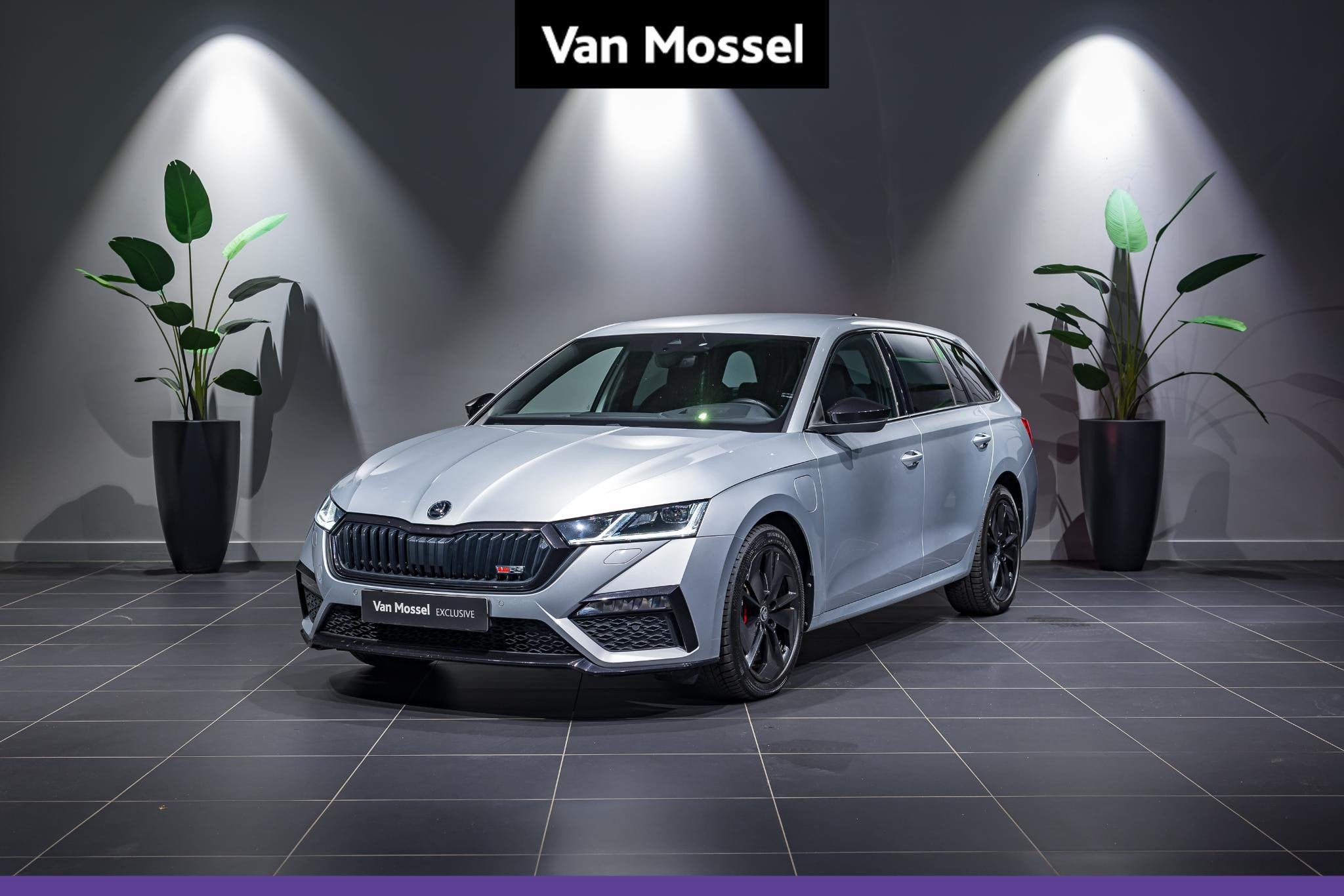 Skoda Octavia Combi 1.4 TSI PHEV 245 pk DSG6 RS MEMORY SEATS, 245 pk, Stof, Gebruikt, Zwart