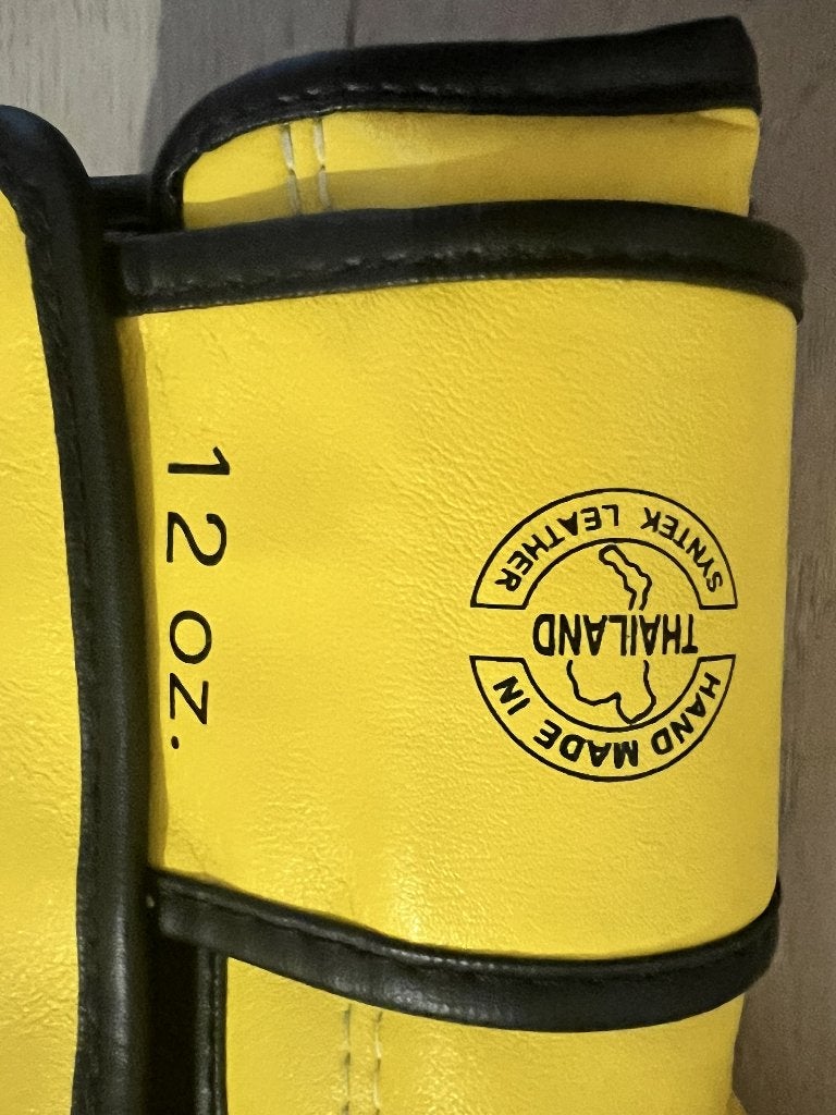 Fairtex Boxing Gloves and Shin Pads with a 30% discount, Sports & Fitness, Enlèvement ou Envoi, Comme neuf, Gants de boxe