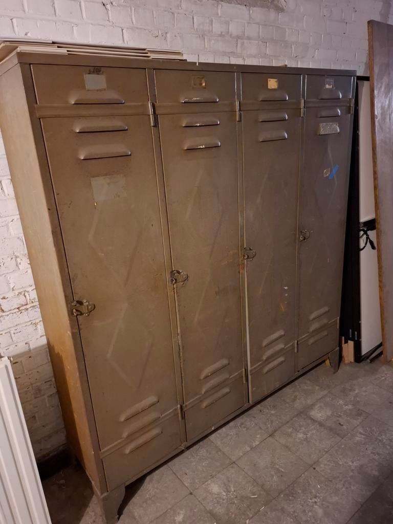 Ancien vestiaire industriel métallique 4 portes – vintage, Huis en Inrichting, Kasten | Lockerkasten, Ophalen