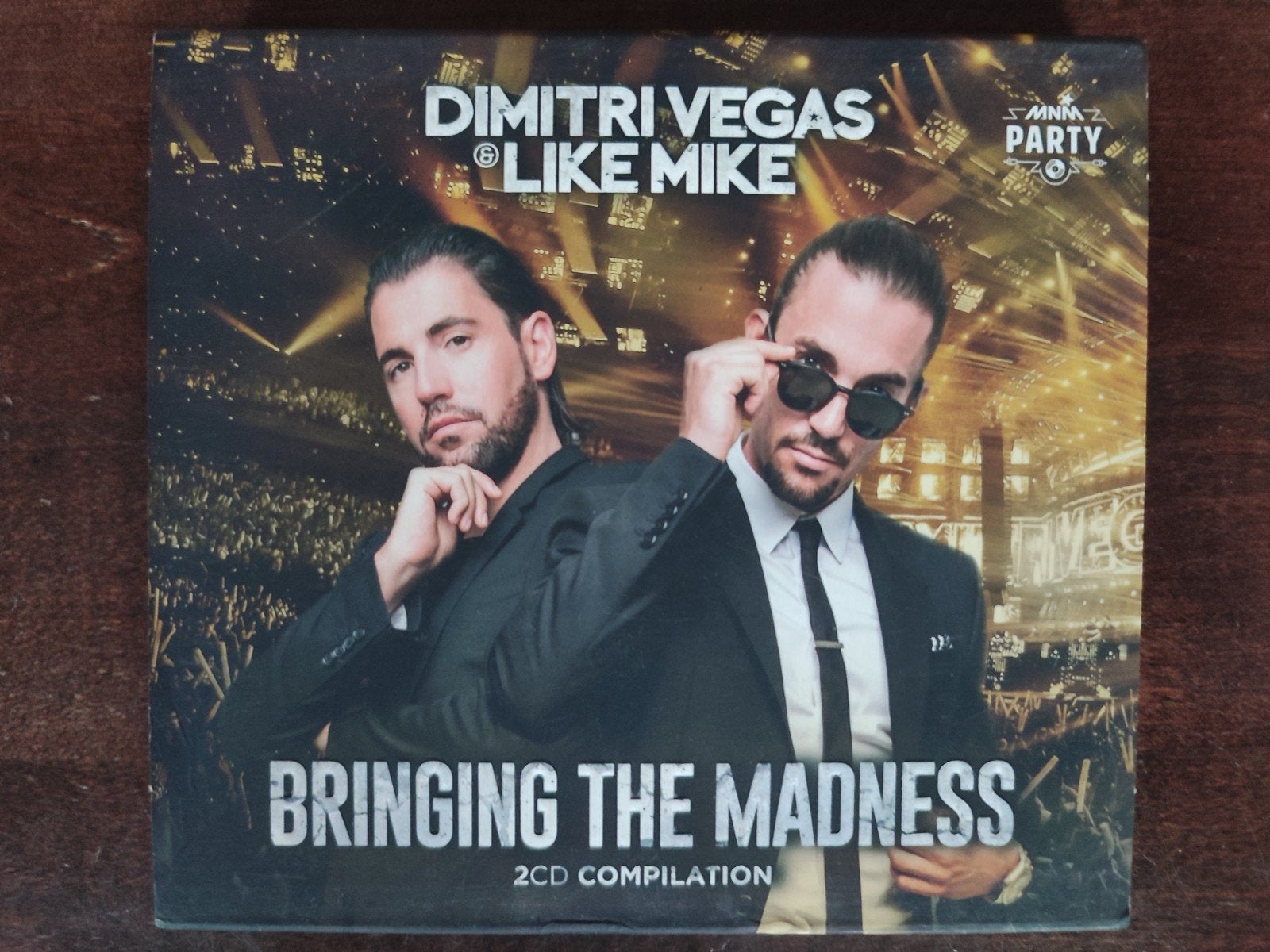 2 CD : DIMITRI VEGAS & LIKE MIKE - BRINGING THE MADNESS, Enlèvement ou Envoi, Comme neuf