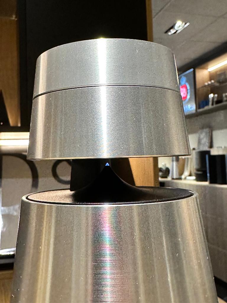 Bang & Olufsen Beosound 1 Alu GVA met charging dock - B&O, Overige merken, Info@bang-olufsen.dk, Ophalen of Verzenden, Zo goed als nieuw