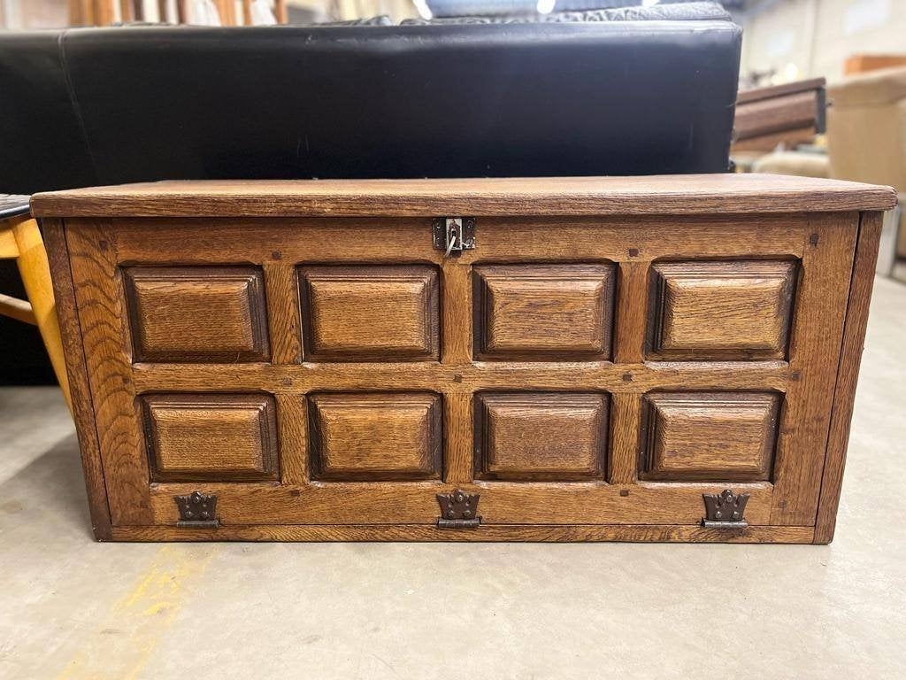 Vintage brutalist kast / klepkast in Spaanse stijl, Enfants & Bébés, Enlèvement, Armoire