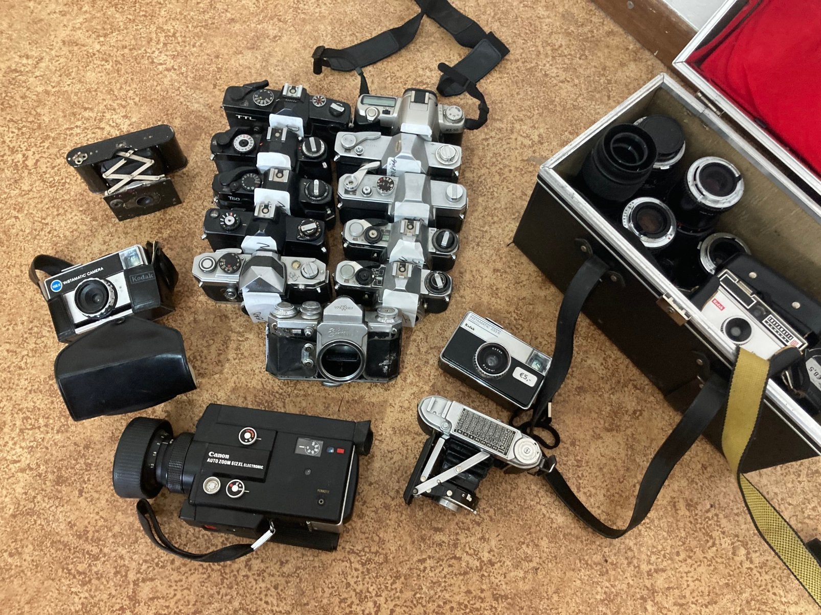Lot spiegelreflexen en lenzen voor herstelling Pentax Edixa, Ophalen of Verzenden, Niet werkend, Spiegelreflex, Pentax