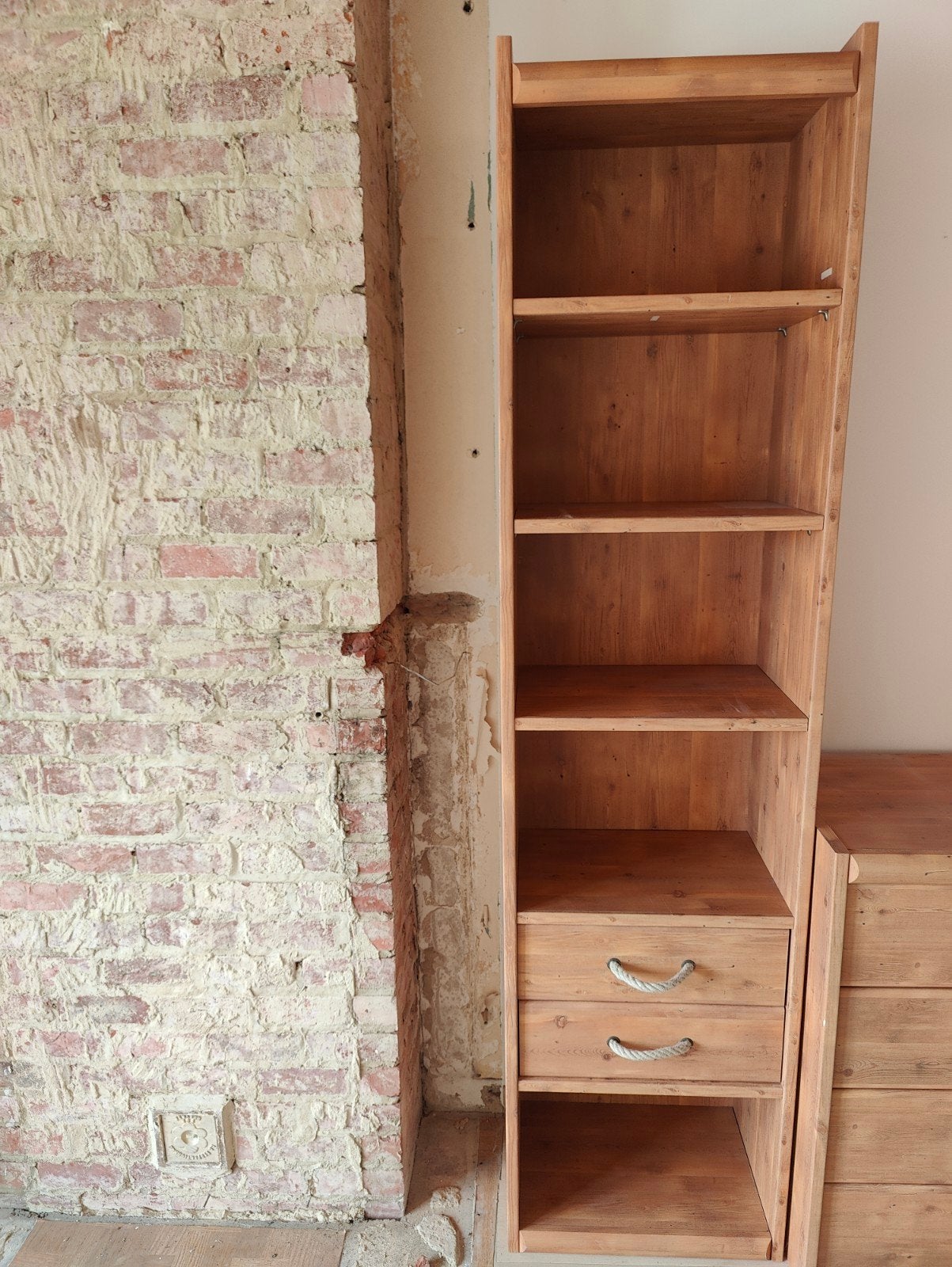 Belle bibliothèque de campagne en bois - parfait état, Maison & Meubles, 25 à 50 cm, Comme neuf, Enlèvement, Avec tiroir(s)