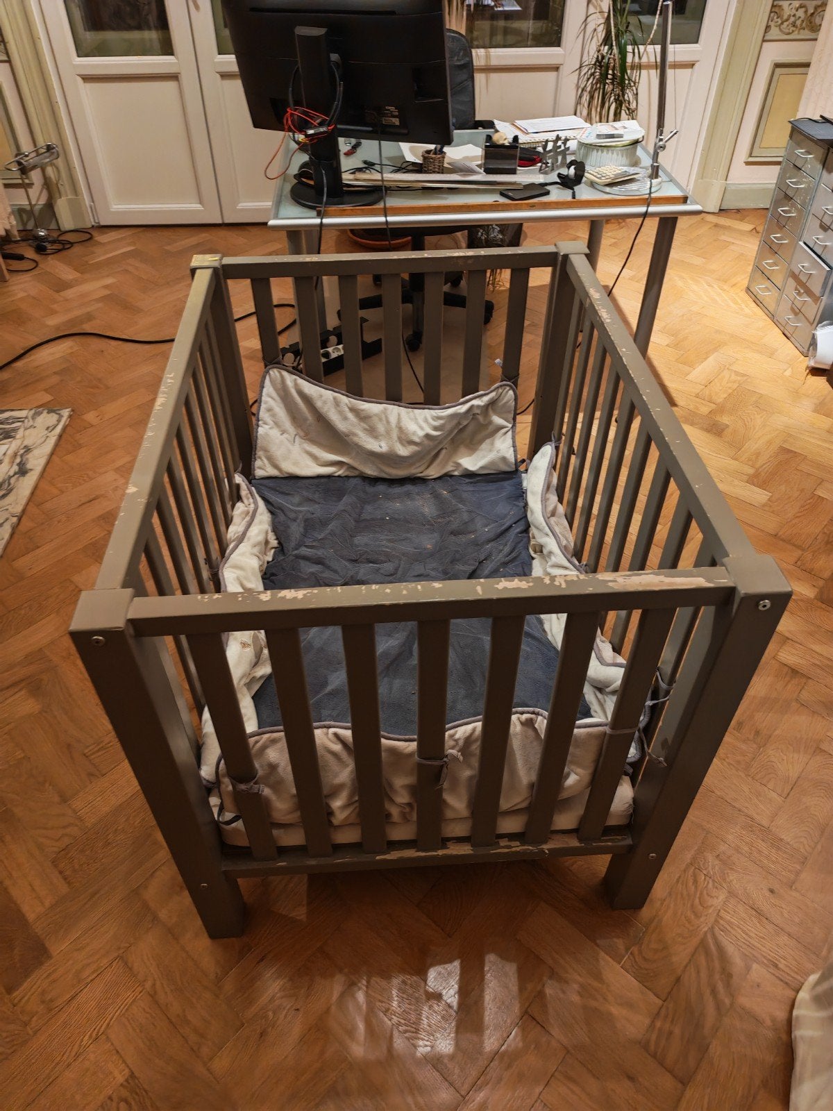 Parc bébé avec matelas et tour de lit, Enfants & Bébés, Enlèvement