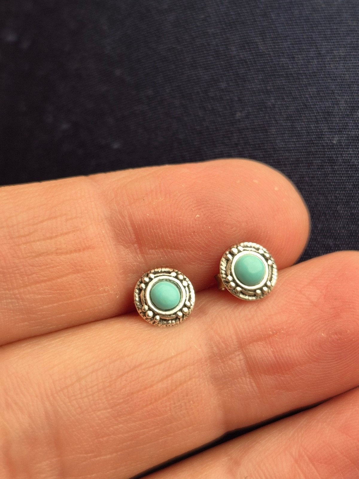 Vintage zilveren Turquoise mini oorbellen 925 gestempeld, Bijoux, Sacs & Beauté, Boucles d'oreilles, Enlèvement ou Envoi