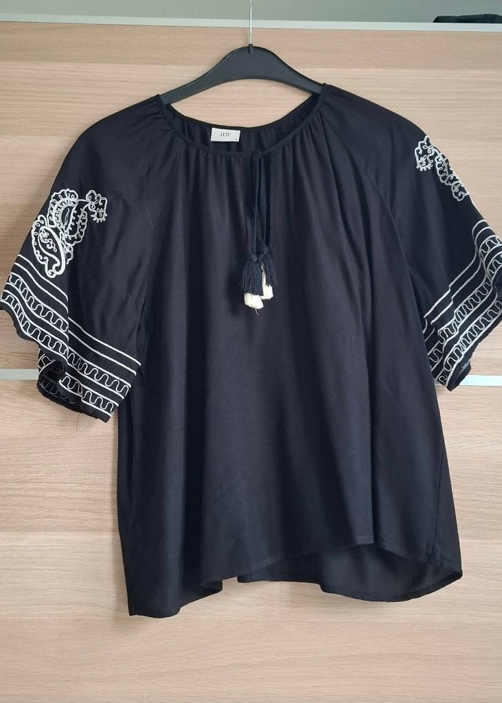 Mooie blouse kleur zwart maat medium, Kleding | Dames, Blouses en Tunieken, Ophalen of Verzenden, Zo goed als nieuw, Maat 38/40 (M)