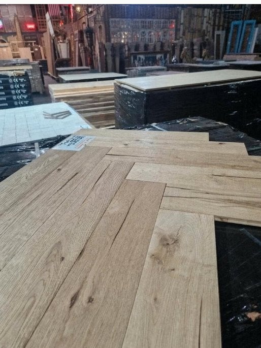 RESTE : PLANCHER EN CHÊNE À CHEVRONS, CHÂTEAU BROSSÉ 132 m2, Jardin & Terrasse, Pots de fleurs, Enlèvement