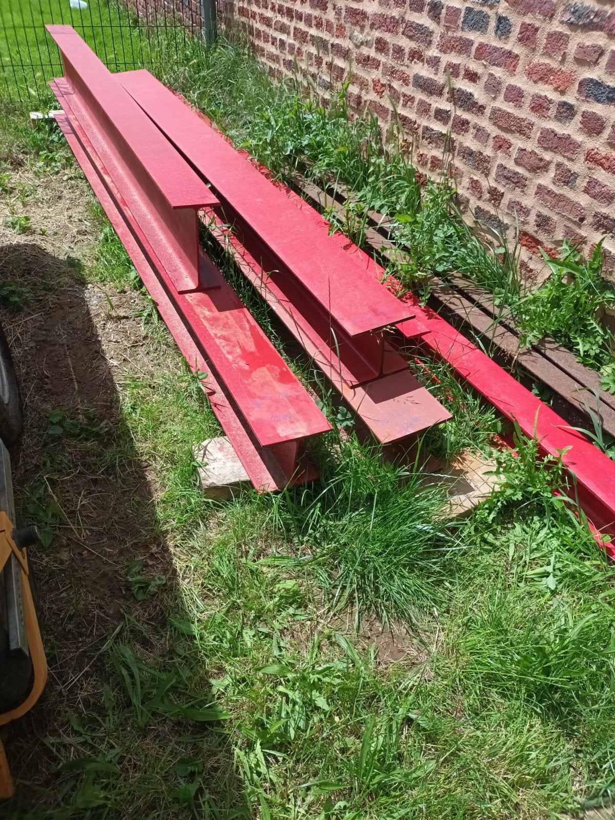 Verschillende metalen balken, Ophalen
