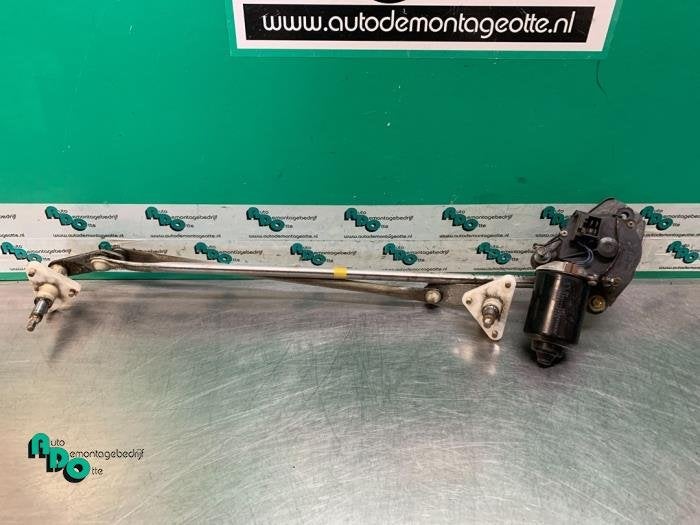 Ruitenwismotor + Mechaniek van een Daihatsu Young RV (Young, Auto-onderdelen, Ruiten en Toebehoren, Daihatsu, Gebruikt, 3 maanden garantie