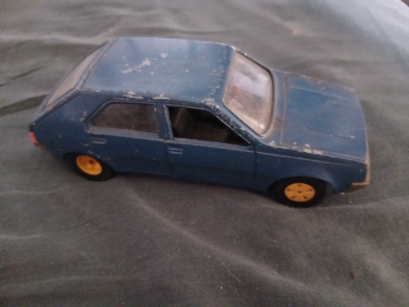 Dit is een klassiek Bburago Renault 14 TL schaalmodel, Hobby & Loisirs créatifs, Enlèvement, Utilisé, Voiture, Burago