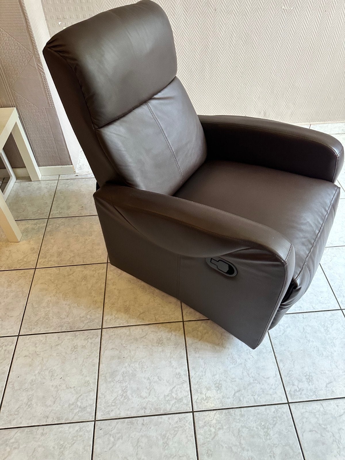 FAUTEUIL AVEC REPOSE-PIEDS, ÉTAT NEUF, 20EU, Enlèvement