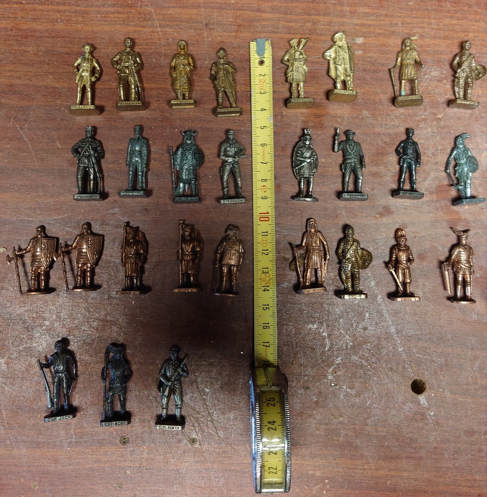 Figurine Kinder, Enlèvement