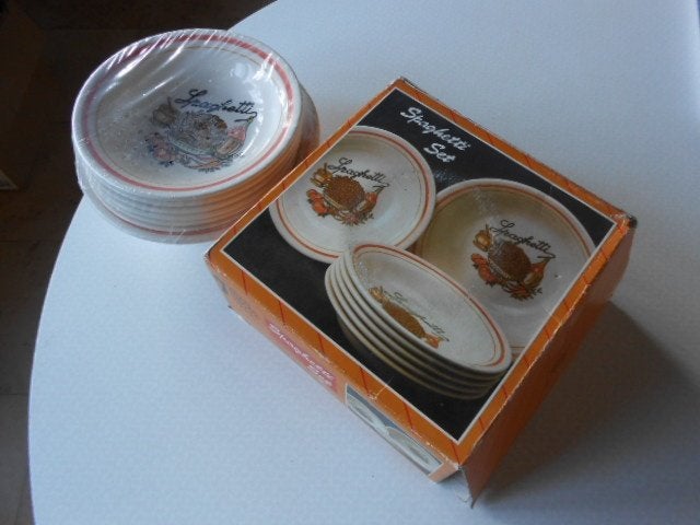 Spaghetti set - borden en kom nieuw, Ophalen of Verzenden, Vintage, Bord(en)