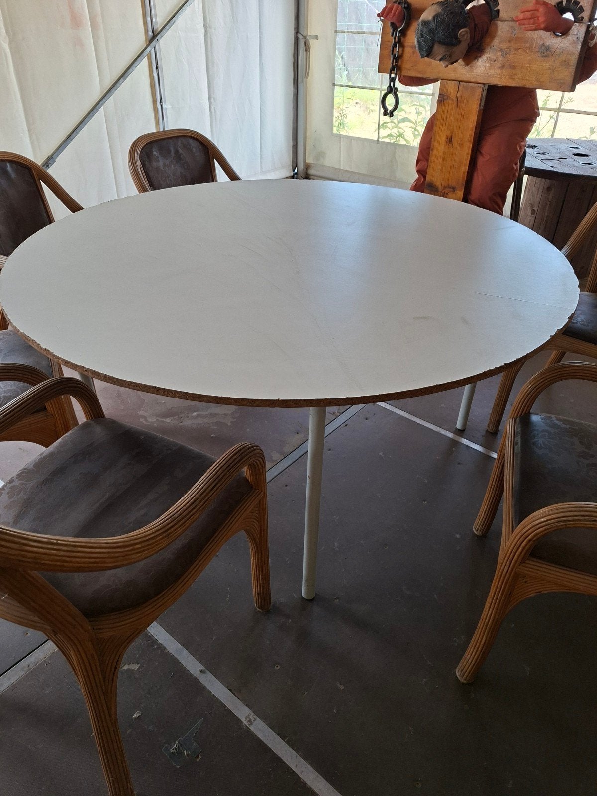 Lot can 7 Ronde tafels 8p, Ophalen