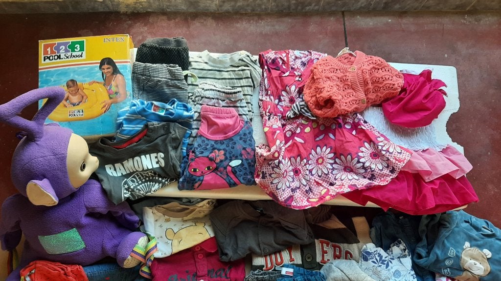 Babykledij 68/80 en speelgoed, Enlèvement, Comme neuf, Garçon ou Fille, Autres types