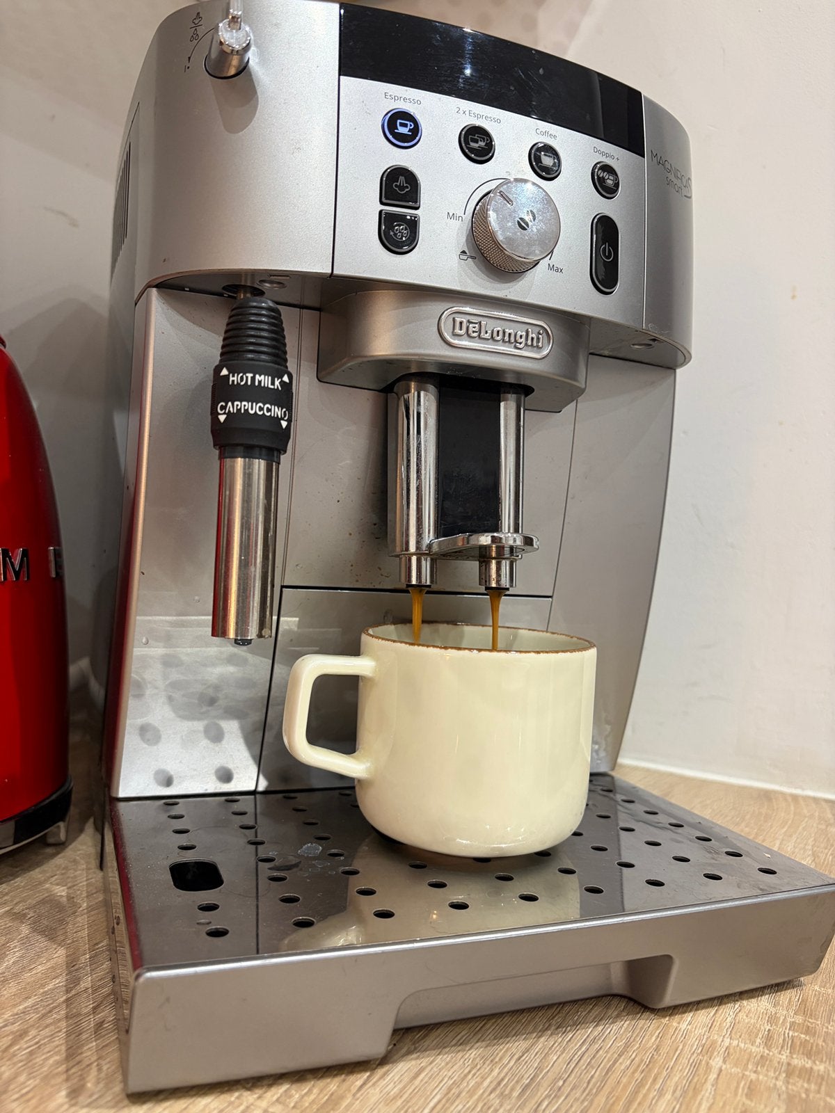 Machine café Grain Delonghi Magnifica Smart S, Réservoir d'eau amovible, Café en grains, Utilisé, 10 tasses ou plus