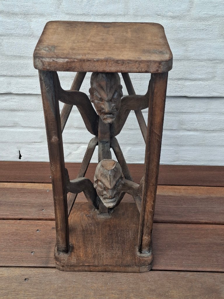 Unieke handgesneden Afrikaanse bijzettafel, Antiek en Kunst, Ophalen, Overige onderwerpen, Houtsnijwerk, 50 - 100 cm