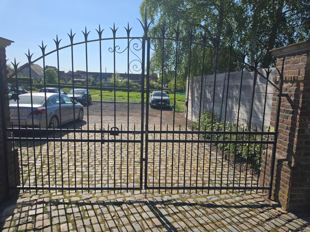 Grote smeedijzeren dubbele draaipoort – 4m breed x 2,66m hoo, Tuin en Terras, Ophalen, Draaipoort