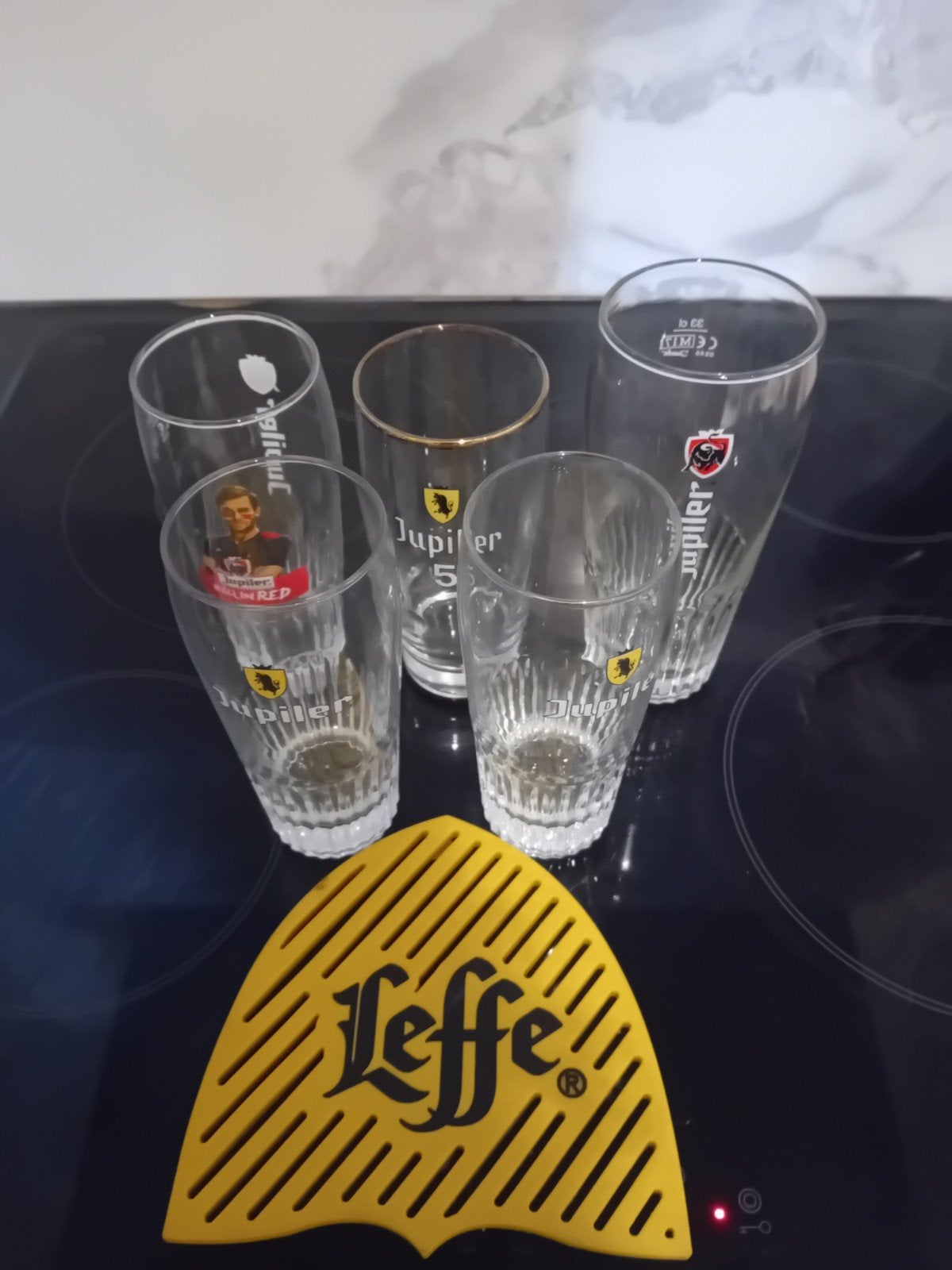 5 jupiler glazen + placemat, Verzamelen, Ophalen, Zo goed als nieuw, Bierglas