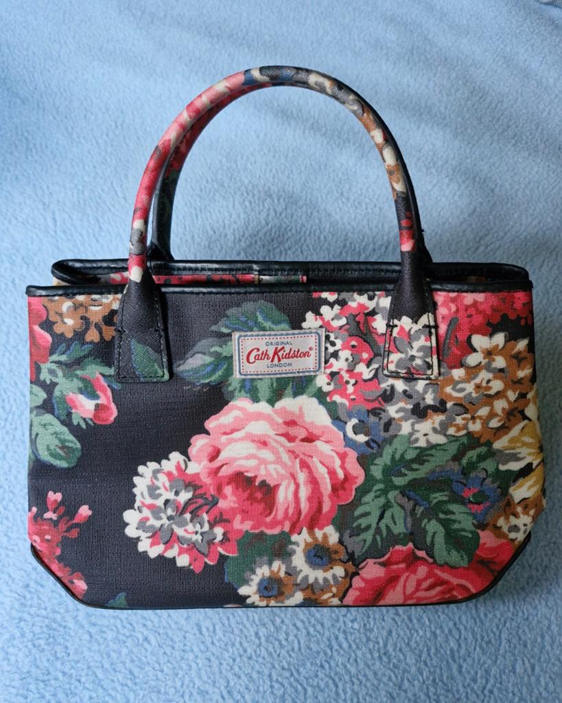 Handtas Cath kidston,bloemenmotief, Handtassen en Accessoires, Tassen | Damestassen, Ophalen of Verzenden, Zo goed als nieuw, Overige kleuren