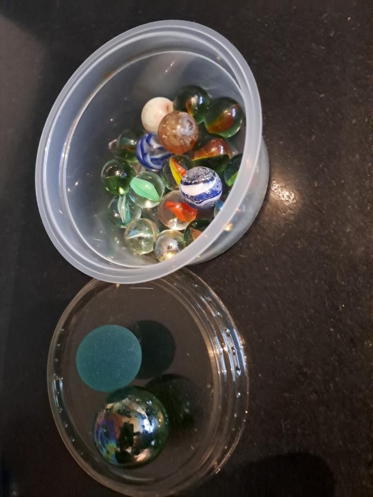 Knikkers= 2grote en 17 klein = 1,6 cm groot en 2,5 cm, Ophalen of Verzenden