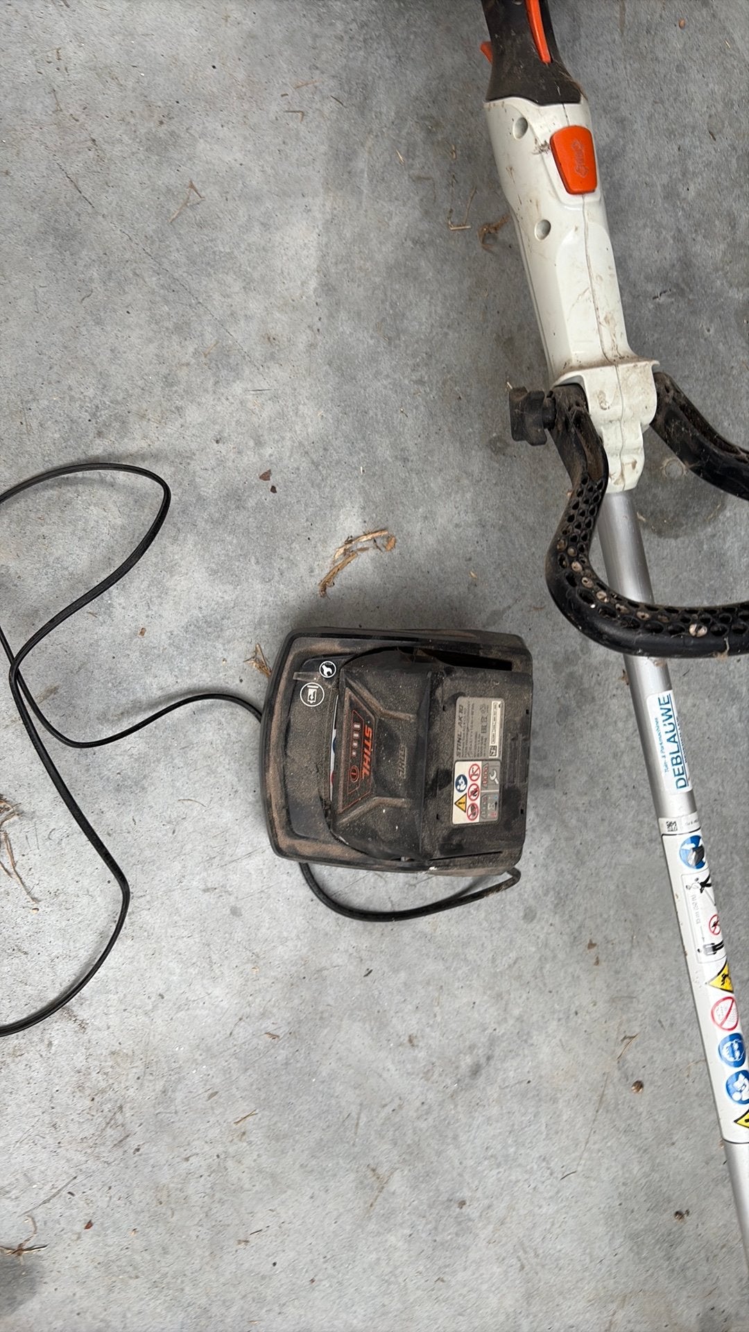 Stihl kantenmaaier met batterij en lader, Enlèvement, Utilisé