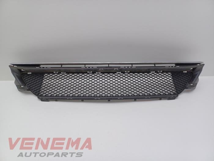 Calandre d'un Mercedes C-Klasse (NVT), 3 mois de garantie, Utilisé, -, -