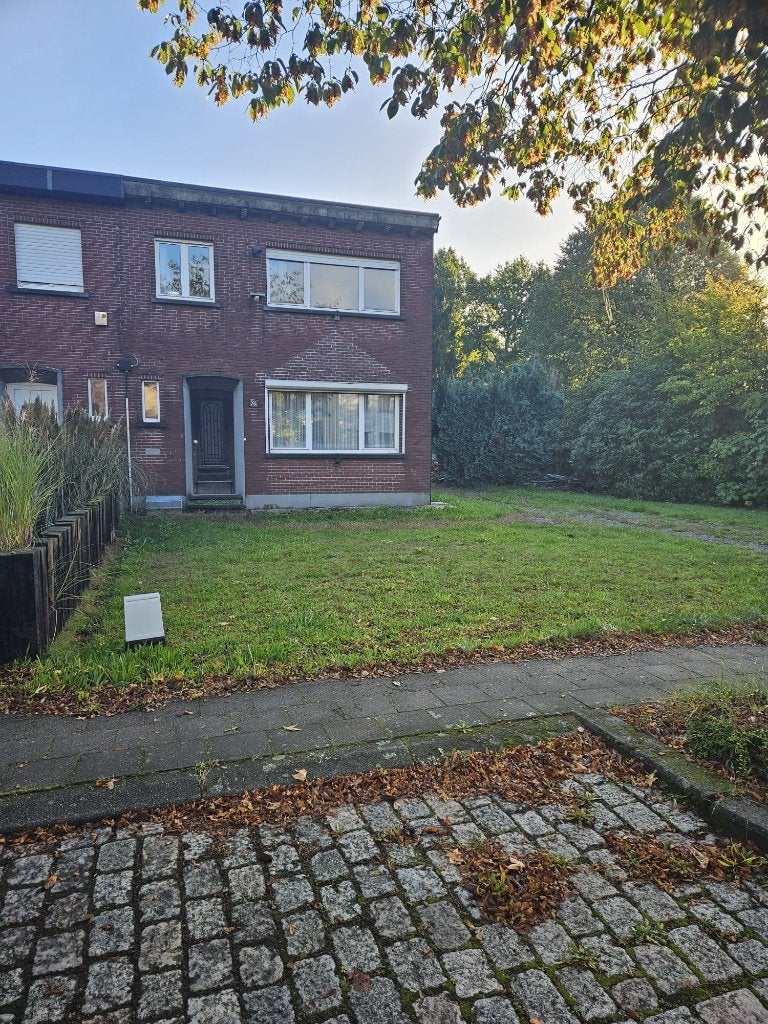 Verrassend ruime rijwoning (6,7m, 665m²) met uniek zicht, Immo, Brasschaat, 500 tot 1000 m², 3 kamers, Tussenwoning