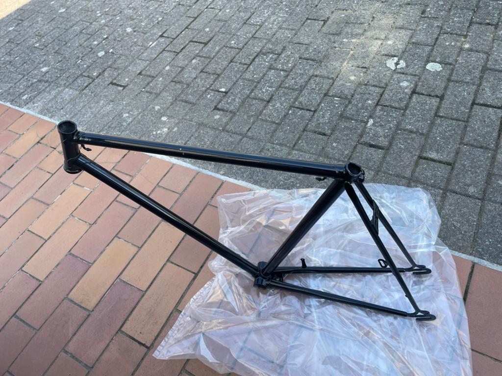 Zwart gelakt fietskader, Fietsen en Brommers, Ophalen, Zo goed als nieuw