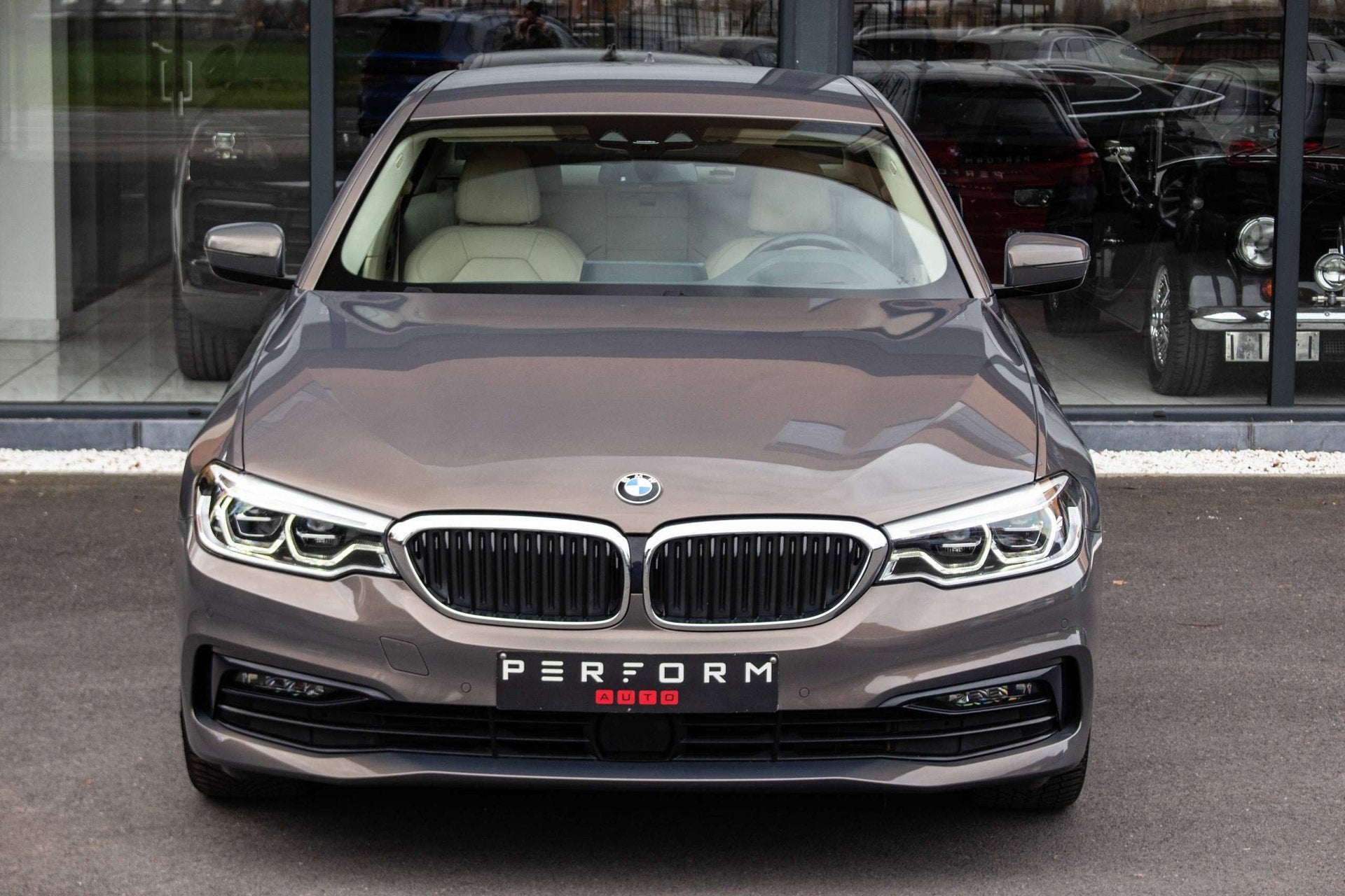 BMW 530 e*SPORTLINE *SOFT CLOSE*HEAD UP*ACC* + 1J GARANTIE, Autos, Entreprise, Automatique, 1998 cm³, Brun