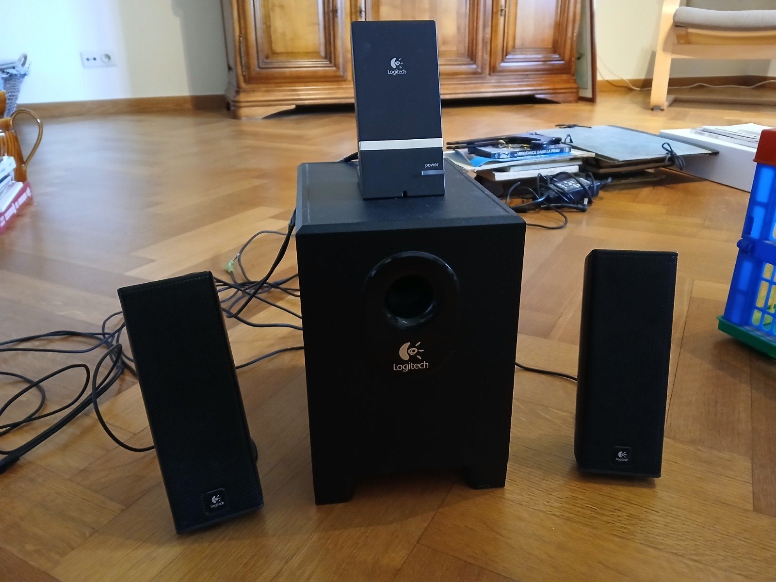 2 enceintes PC avec caisson de basses X-240 Logitech, Computers en Software, Pc speakers, Ophalen of Verzenden, Zo goed als nieuw