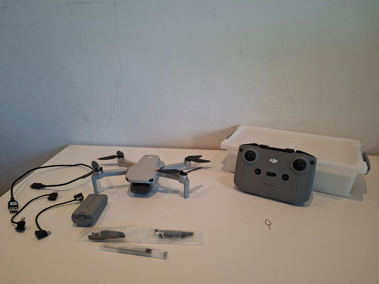 DJI Mini 2 SE drone met 2 batterijen, Moins de 250 g, 1 à 5 km, Comme neuf, Batterie(s) supplémentaire(s)