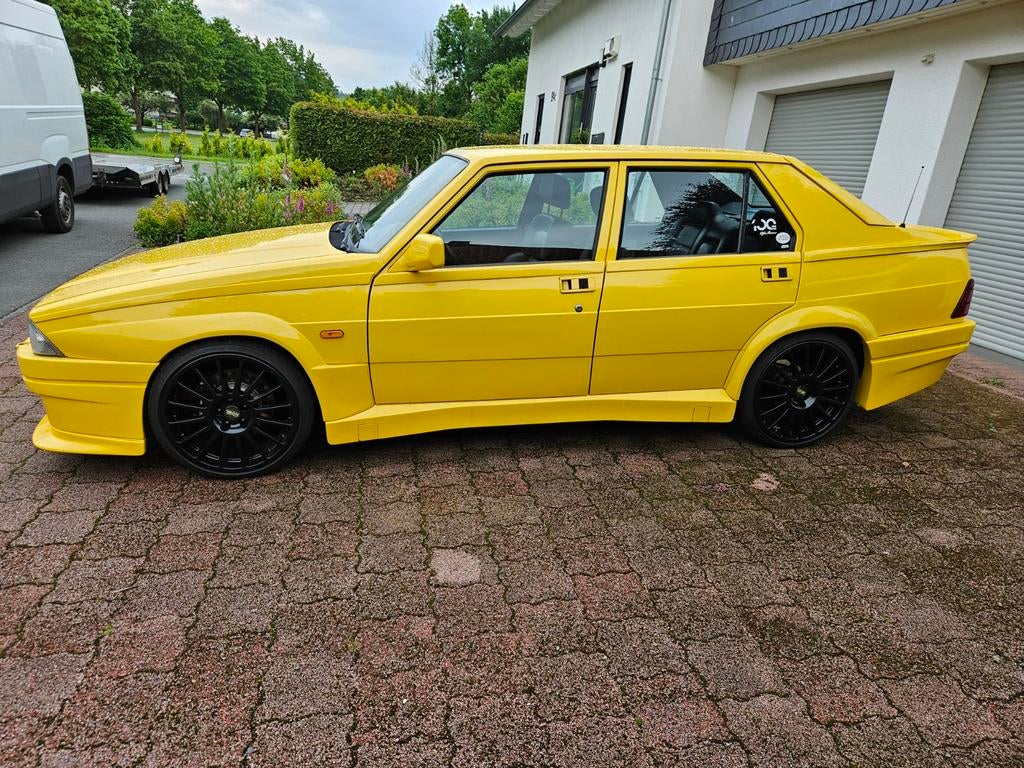 Alfa Romeo 75 3.0 V6 QV 1991 Turbo Evoluzione bodykit, Autos, Oldtimers & Ancêtres, Jantes en alliage léger, Alfa Romeo, Essence