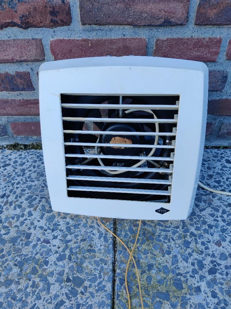 Antieke muurventilator Itho 30 x30 cm goed werkend, Ophalen of Verzenden