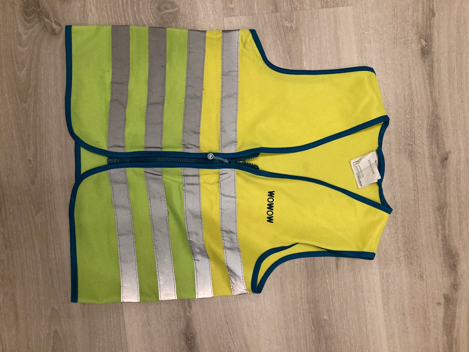 Fluo vestje kind  wowow - maat small, Kinderen en Baby's, Ophalen, Zo goed als nieuw