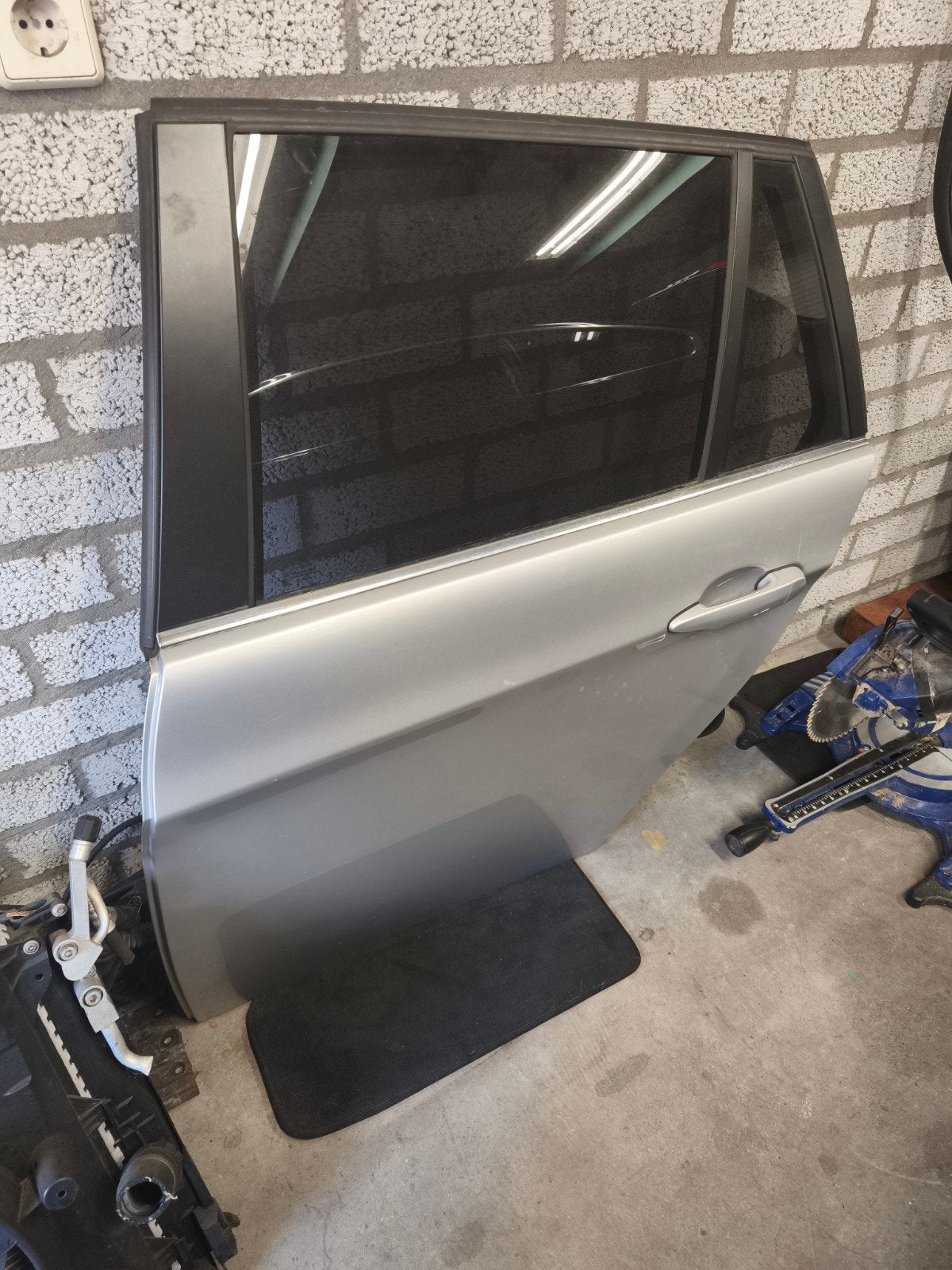 Deur portier achterklep bmw E90 E91 354 Titan silber grijs, Ophalen, BMW, Achterklep