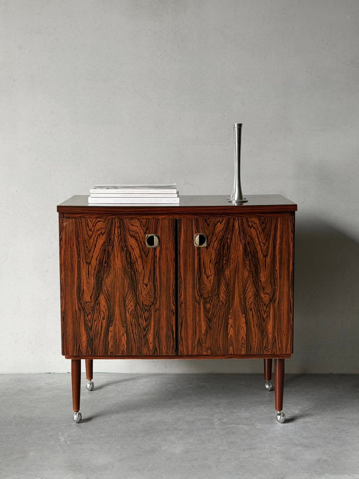 Vintage Palissander dressoir – Deens Design op wieltjes, Ophalen, Zo goed als nieuw