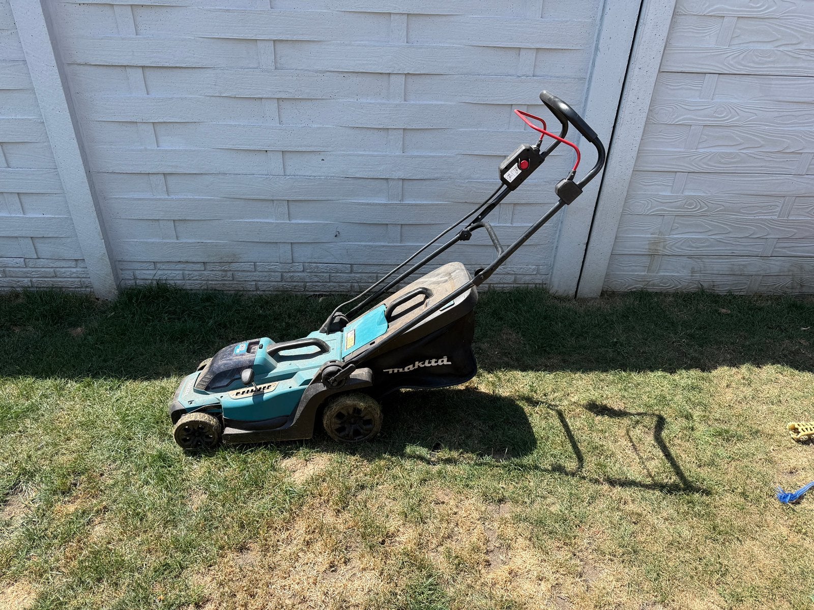 Tondeuse à gazon sans fil Makita, Enlèvement, Utilisé, Tondeuses à gazon sur batterie, Démarrage électrique