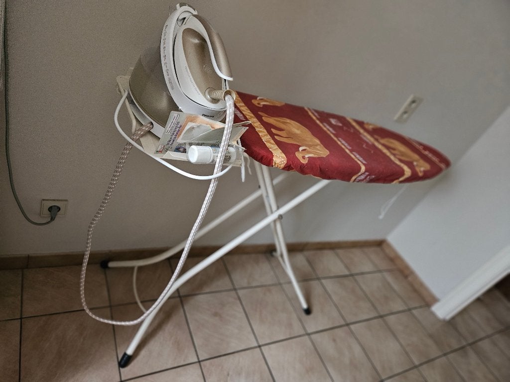 Strijkijzer en strijkplank, Elektronische apparatuur, Ophalen, Gebruikt