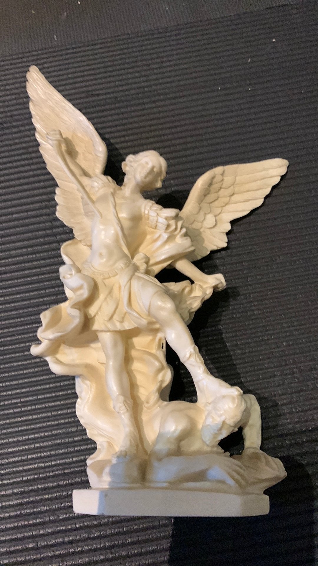 Aartsengel Michaël die Lucifer verslaat, Ophalen