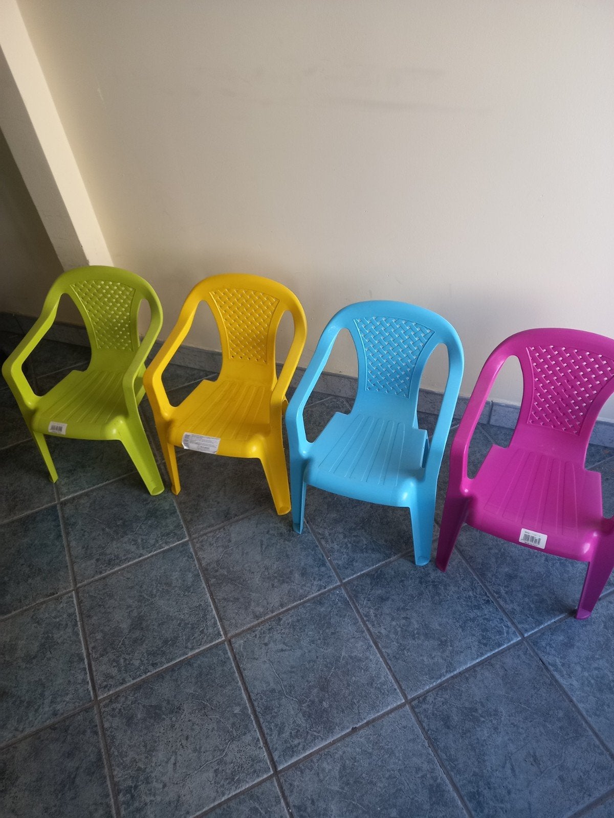 4 chaise en plastic pour enfant, Ophalen