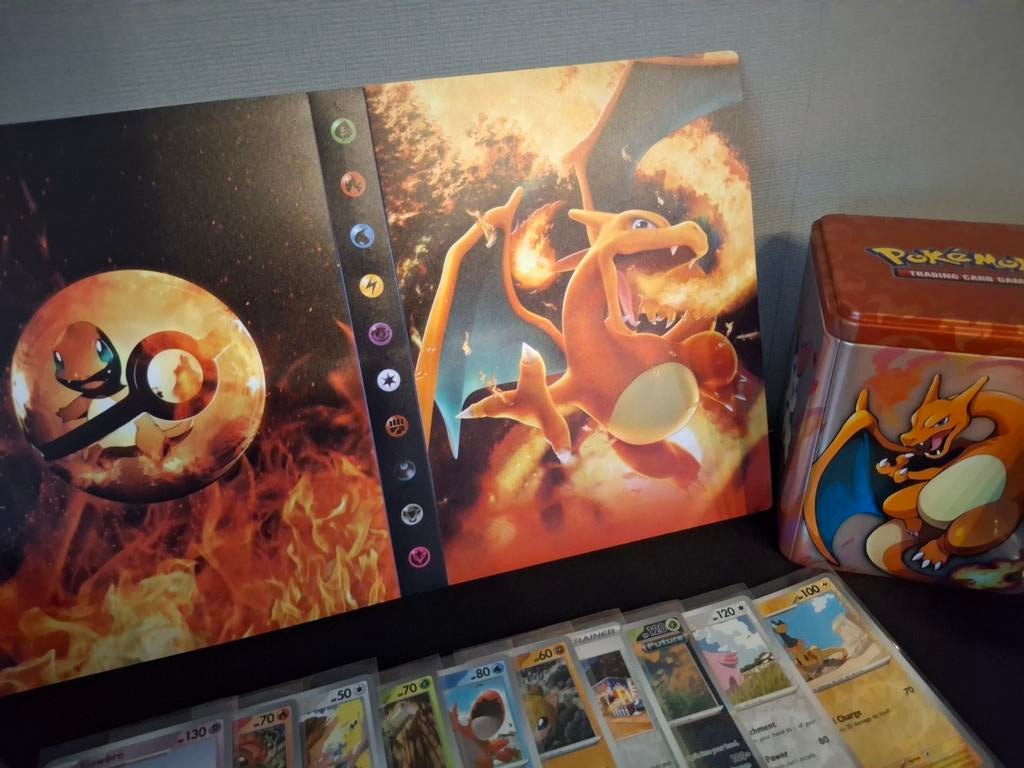 Charizard set met map en vele extra's, Ophalen of Verzenden, Zo goed als nieuw