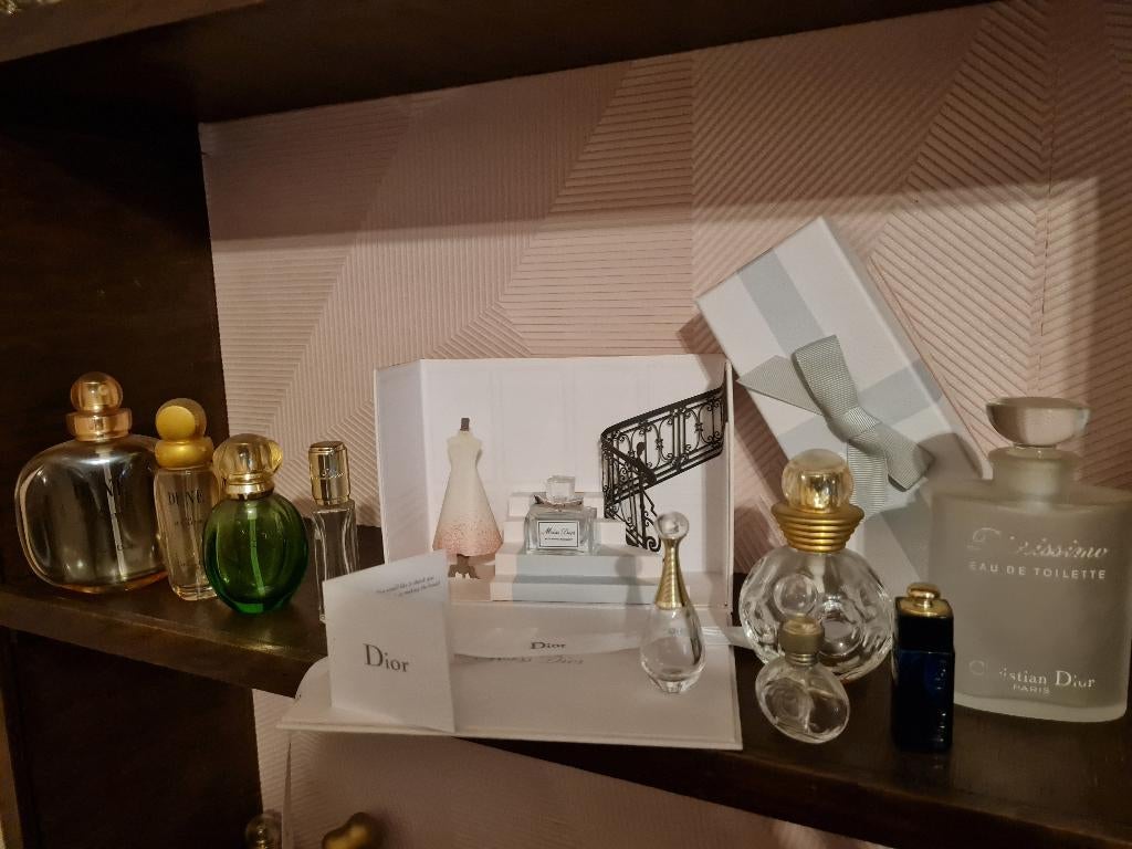 Présentoir et bouteilles de parfum DIOR multi-usage, Enlèvement, Neuf